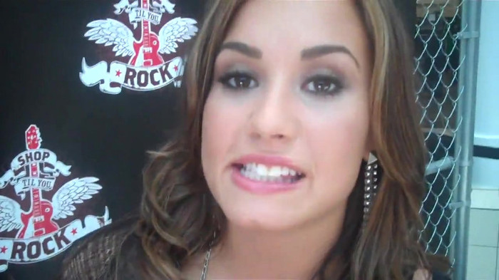 Demi Lovato_ Very Fashionable And  Pretty During An Interview 1019