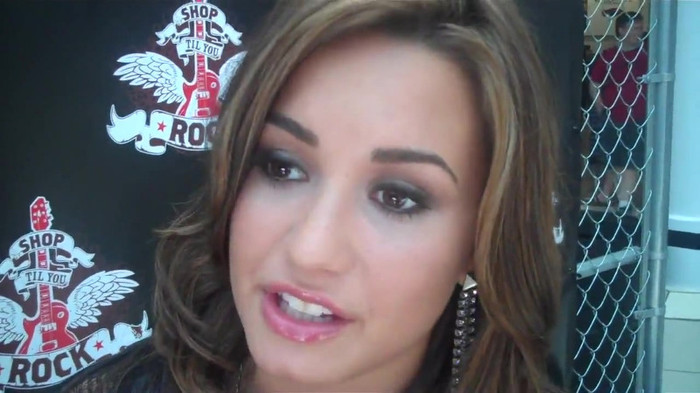 Demi Lovato_ Very Fashionable And  Pretty During An Interview 1190