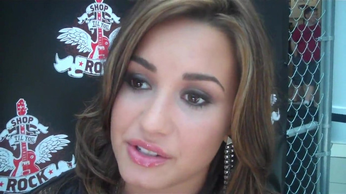 Demi Lovato_ Very Fashionable And  Pretty During An Interview 1198