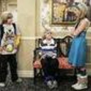 the-suite-life-of-zack-and-cody-177804l-thumbnail_gallery - zak si cody ce viata minunata