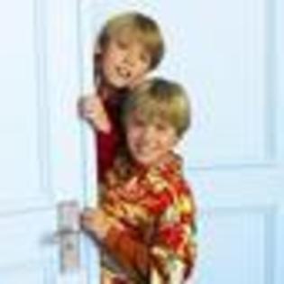 the-suite-life-of-zack-and-cody-934761l-thumbnail_gallery - zak si cody ce viata minunata