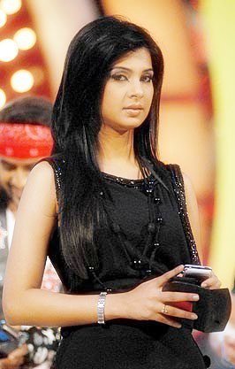 155740_146778805370018_114833878564511_235795_1855069_n - jennifer winget 7