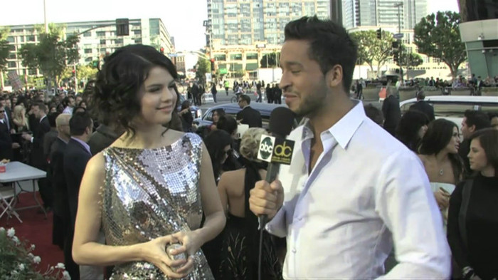 bscap0012 - Selena Gomez 2009 Red Carpet Interview AMA-SC