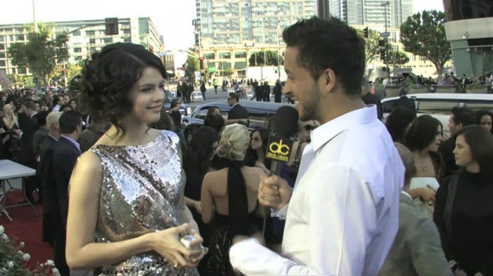 bscap0013 - Selena Gomez 2009 Red Carpet Interview AMA-SC