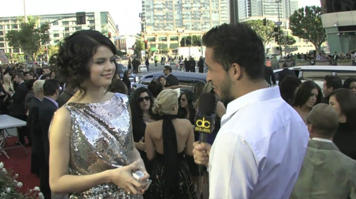 bscap0014 - Selena Gomez 2009 Red Carpet Interview AMA-SC