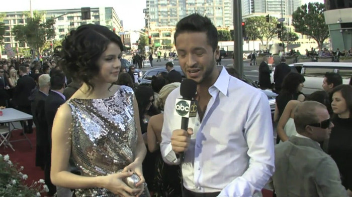 bscap0017 - Selena Gomez 2009 Red Carpet Interview AMA-SC