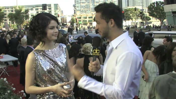 bscap0019 - Selena Gomez 2009 Red Carpet Interview AMA-SC