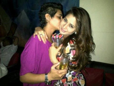 1. - sara khan11