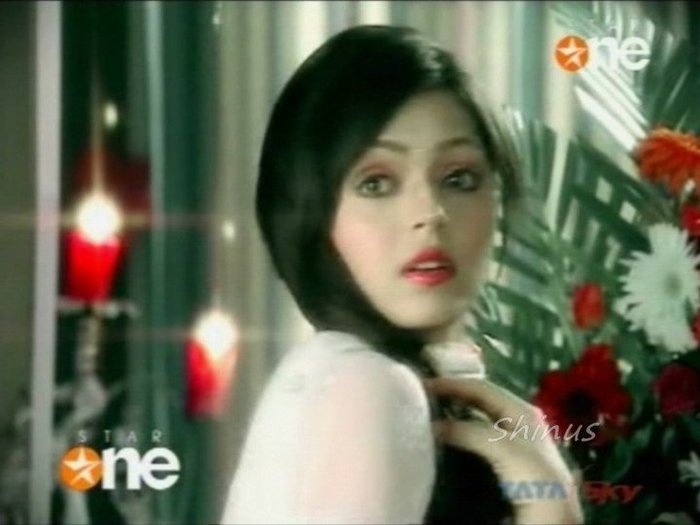  - 20 July 2011 New Promo Pics Geet