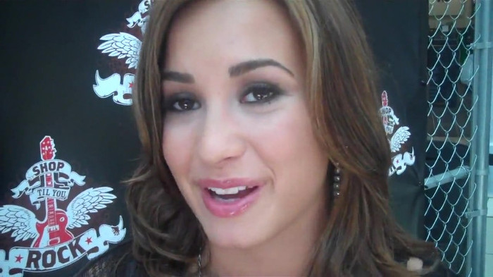 Demi Lovato_ Very Fashionable And  Pretty During An Interview 1438