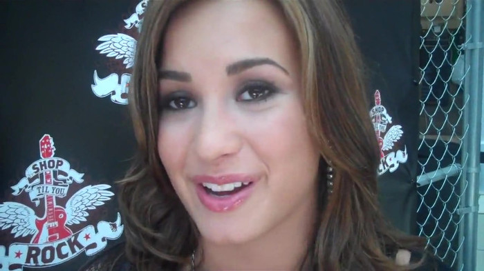 Demi Lovato_ Very Fashionable And  Pretty During An Interview 1441