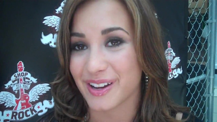 Demi Lovato_ Very Fashionable And  Pretty During An Interview 1444