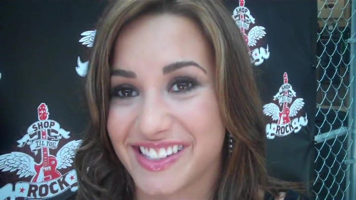 Demi Lovato_ Very Fashionable And  Pretty During An Interview 1471