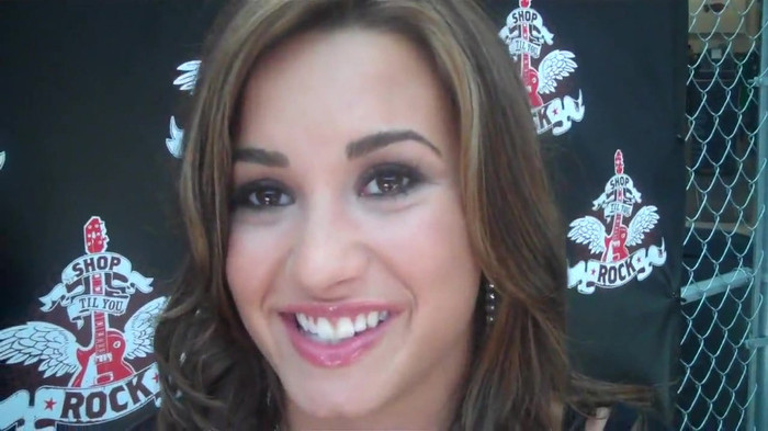Demi Lovato_ Very Fashionable And  Pretty During An Interview 1476