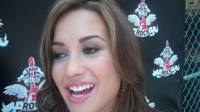 Demi Lovato_ Very Fashionable And  Pretty During An Interview 1507