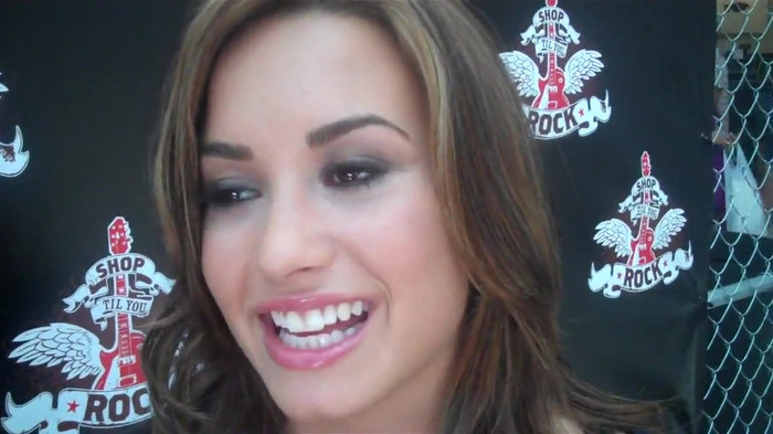 Demi Lovato_ Very Fashionable And  Pretty During An Interview 1558