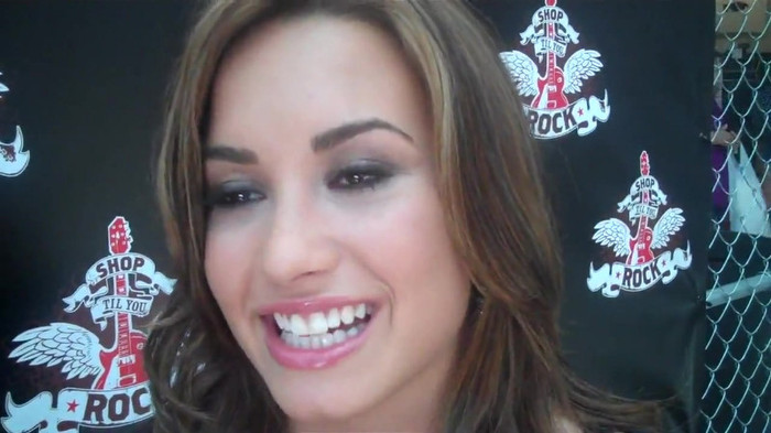 Demi Lovato_ Very Fashionable And  Pretty During An Interview 1560