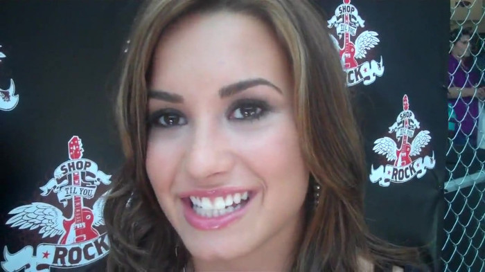 Demi Lovato_ Very Fashionable And  Pretty During An Interview 1573