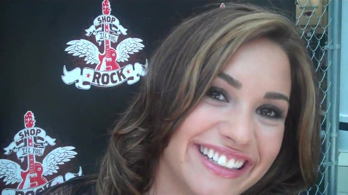 Demi Lovato_ Very Fashionable And  Pretty During An Interview 1762