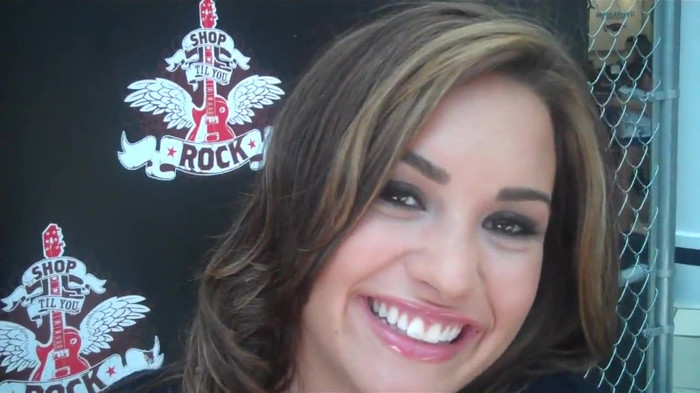 Demi Lovato_ Very Fashionable And  Pretty During An Interview 1785