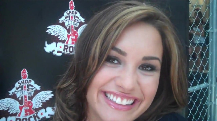 Demi Lovato_ Very Fashionable And  Pretty During An Interview 1800