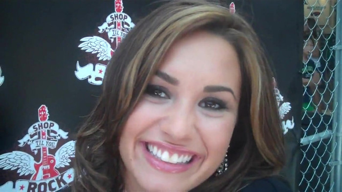 Demi Lovato_ Very Fashionable And  Pretty During An Interview 1811