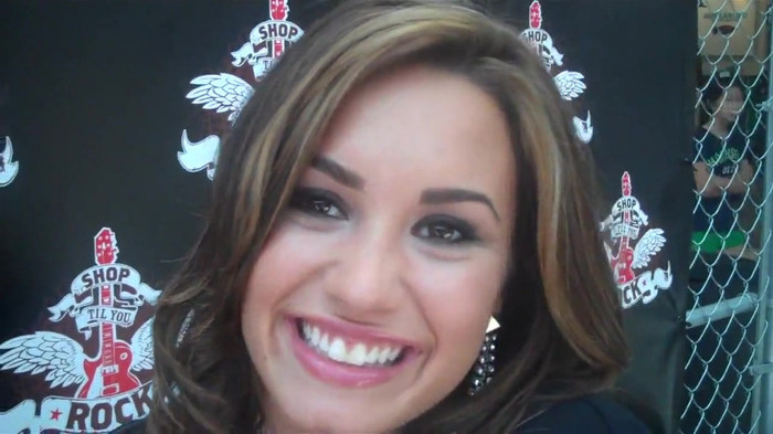 Demi Lovato_ Very Fashionable And  Pretty During An Interview 1820