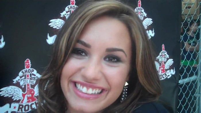 Demi Lovato_ Very Fashionable And  Pretty During An Interview 1827