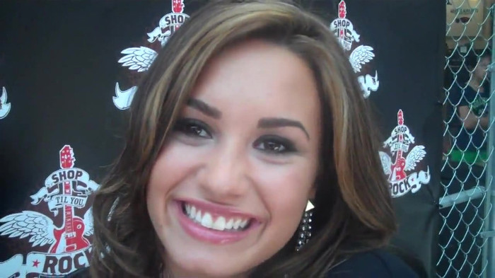 Demi Lovato_ Very Fashionable And  Pretty During An Interview 1831