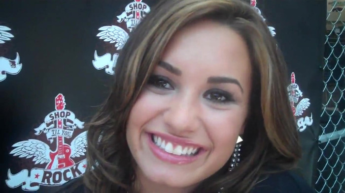 Demi Lovato_ Very Fashionable And  Pretty During An Interview 1851