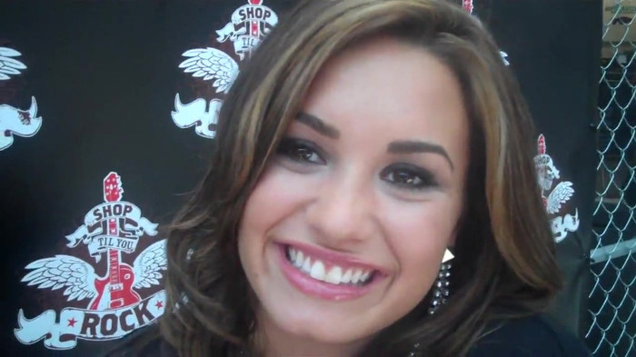 Demi Lovato_ Very Fashionable And  Pretty During An Interview 1853