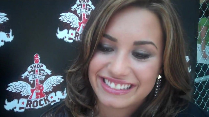 Demi Lovato_ Very Fashionable And  Pretty During An Interview 1909