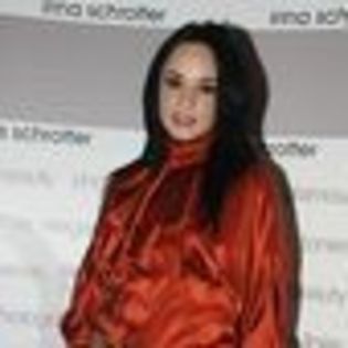 andreea-marin-700355l-thumbnail_gallery