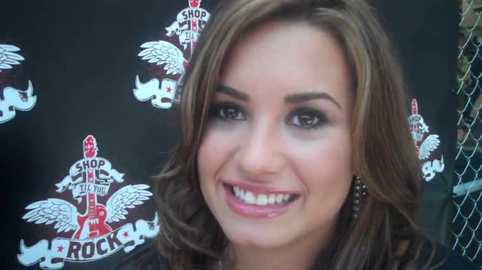Demi Lovato_ Very Fashionable And  Pretty During An Interview 1988