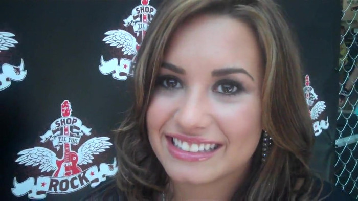 Demi Lovato_ Very Fashionable And  Pretty During An Interview 1990