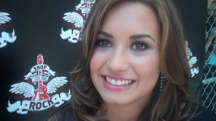 Demi Lovato_ Very Fashionable And  Pretty During An Interview 1996