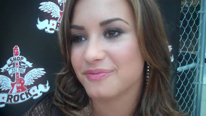 Demi Lovato_ Very Fashionable And  Pretty During An Interview 2238