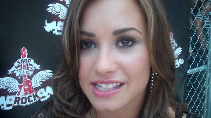 Demi Lovato_ Very Fashionable And  Pretty During An Interview 2568