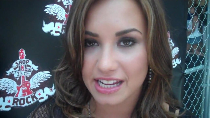 Demi Lovato_ Very Fashionable And  Pretty During An Interview 2610
