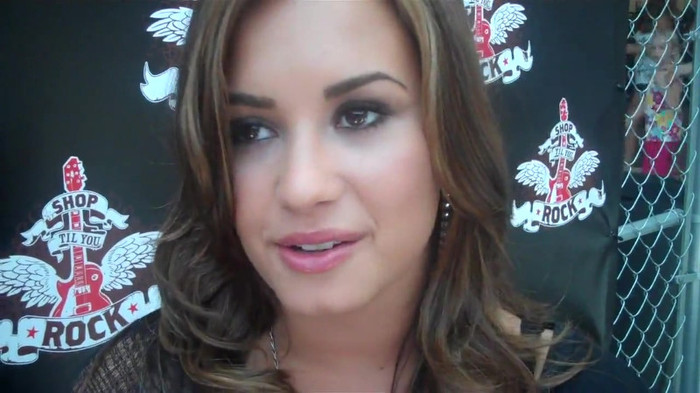 Demi Lovato_ Very Fashionable And  Pretty During An Interview 2663