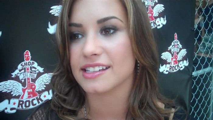 Demi Lovato_ Very Fashionable And  Pretty During An Interview 2688