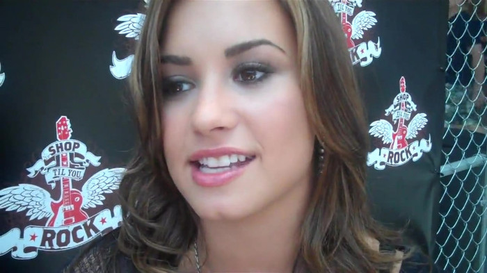 Demi Lovato_ Very Fashionable And  Pretty During An Interview 2700