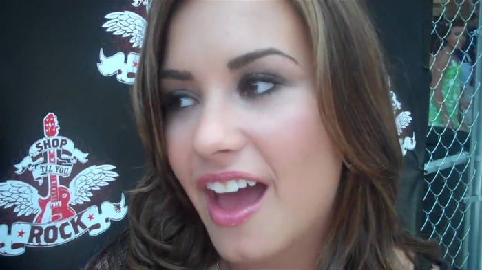 Demi Lovato_ Very Fashionable And  Pretty During An Interview 2484