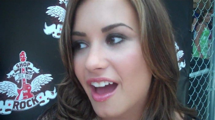 Demi Lovato_ Very Fashionable And  Pretty During An Interview 2489