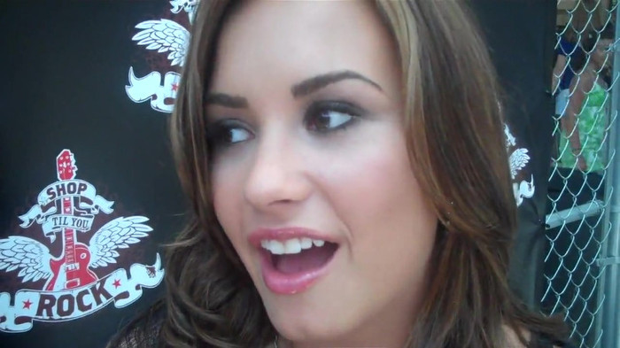 Demi Lovato_ Very Fashionable And  Pretty During An Interview 2491