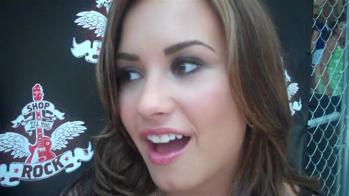Demi Lovato_ Very Fashionable And  Pretty During An Interview 2493