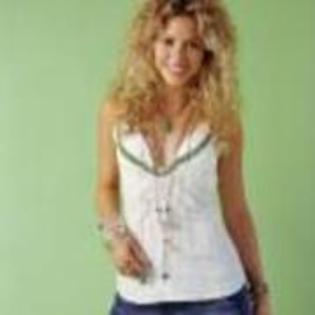 31872400_WGRJXQEPD - shakira