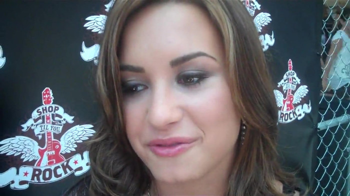 Demi Lovato_ Very Fashionable And  Pretty During An Interview 2802