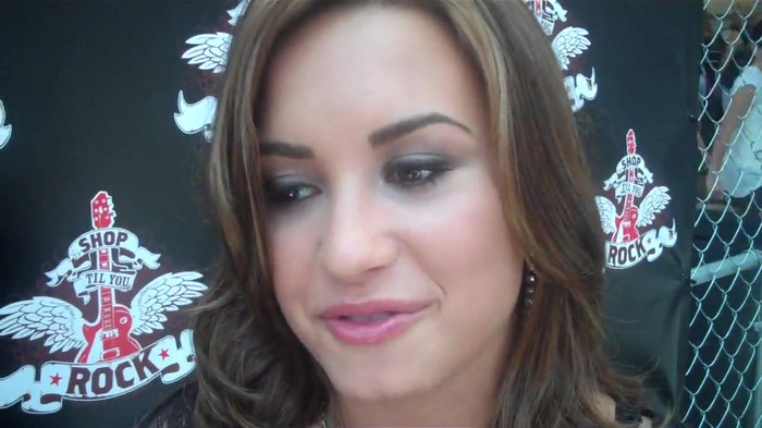 Demi Lovato_ Very Fashionable And  Pretty During An Interview 2805
