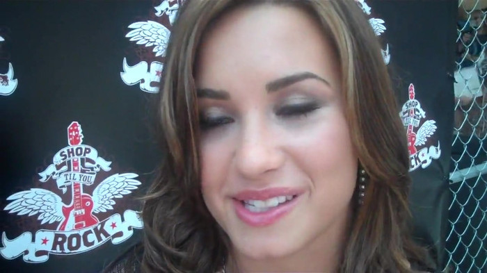 Demi Lovato_ Very Fashionable And  Pretty During An Interview 2844